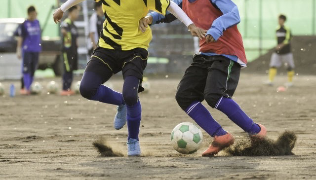 サッカー少年　部活動に励む学生・アスリート | レガメ鍼灸整骨院 | 兵庫県神戸市中央区北長狭通7-1-21 Pack’sビル3F | 美容鍼 | 指圧整体 | ストレッチ | 鍼灸治療 | 歩行分析 | インソール | オーダーメイド治療 | バイタルリアクトセラピー